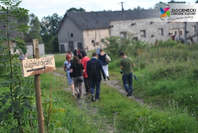 Po wiejskiej dróżce w Lubieszewie