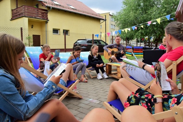 WAKACYJNE ARTYSTYCZNE PODWÓRKO