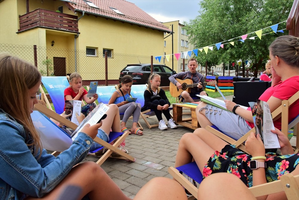 WAKACYJNE ARTYSTYCZNE PODWÓRKO