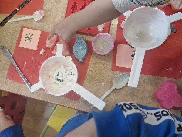 Tworzymy mydełka - warsztaty w przedszkolu