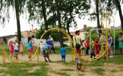 Pomocna dłoń, letnia orkiestra i tatuaże z brokatu