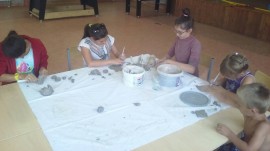 Wakacyjne zabawy z gliną