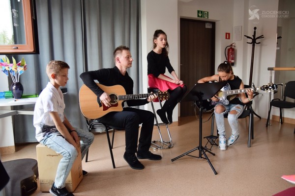 Z gitarą na wakacje
