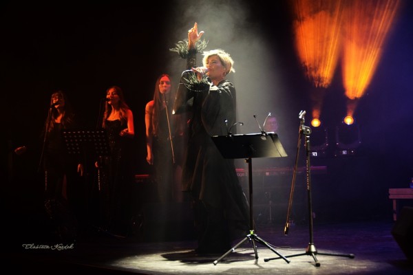 „Whitney Houston Tribute: Queen of the Night”